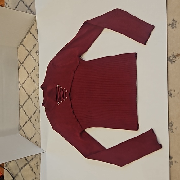 Burgundy Red Ribbed Stretchy Sweater with keyhole cut out - Picture 2 of 5